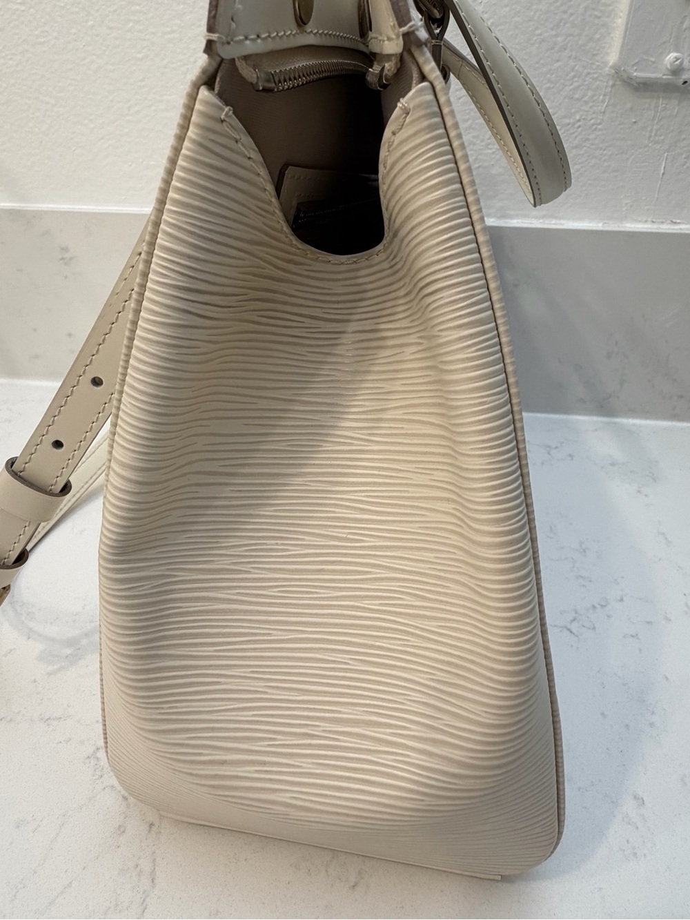 Louise Vuitton Epi Leather Soufflot MM Tote - Ivory / Off White - Picture 6 of 11